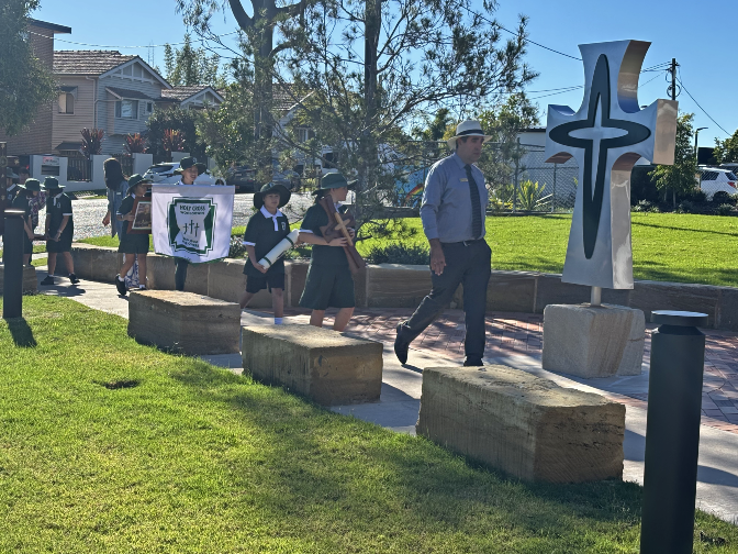 Year 5 and Year 6 students on pilgrimage with the Holy Migrant Cross